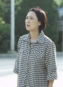 妈妈叫我脱她内裤c她